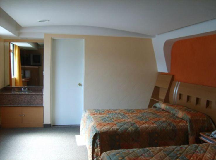 Hotel Terminal De Puebla Exteriör bild