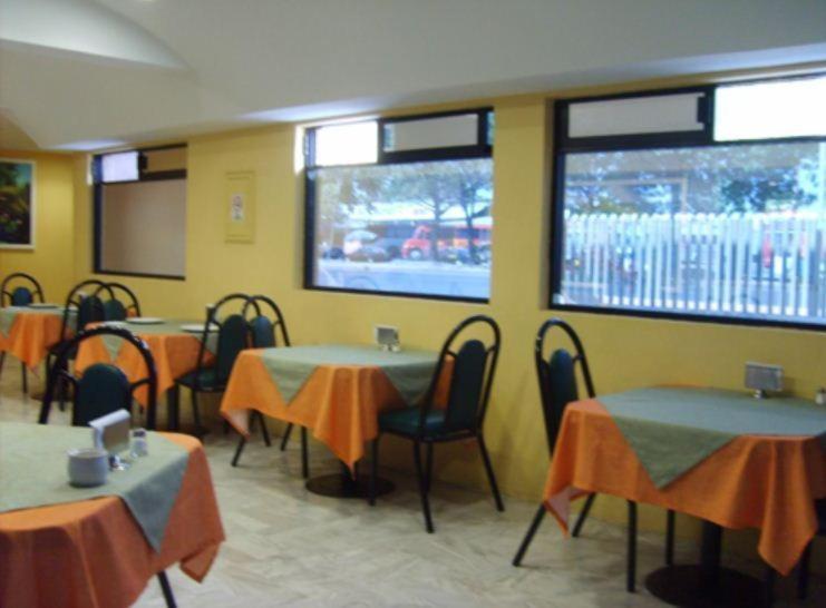 Hotel Terminal De Puebla Exteriör bild